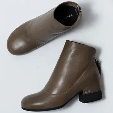 유코 이마니시 + 다크 그레이 숏부츠 39