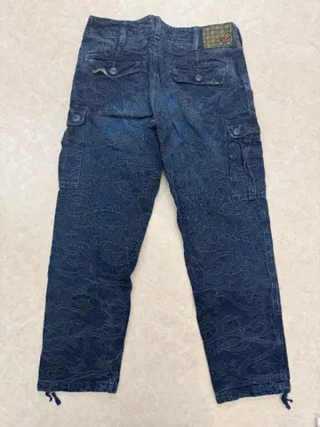 ETERNAL 비추쿠라시키 공방 당초 무늬 데님 카고 32