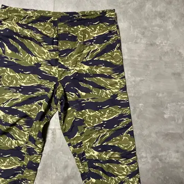 정가: 9,790엔 HOUSTON 타이거 카모 나일론 팬츠 P222