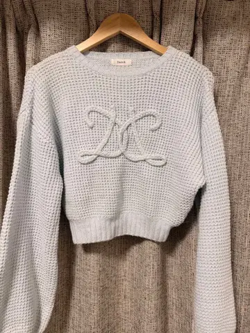 라이트 블루 크롭 스웨터