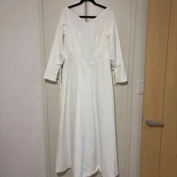 화이트 웨딩 드레스 V넥 백리본