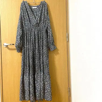 프리즈마트 미니 꽃무늬 롱 원피스 (블루 계열)