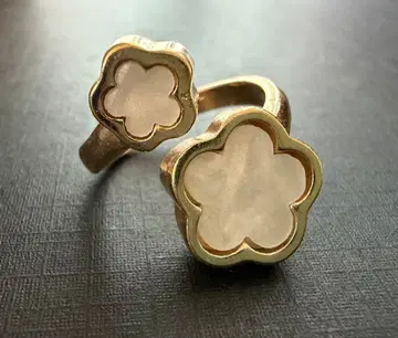 아쉬페 프랑스 골드 컬러 플라워 쉐이프 반지 약 15호