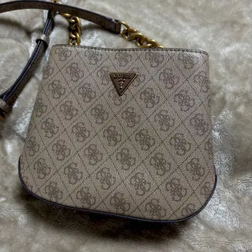 GUESS 숄더백 베이지 브라운