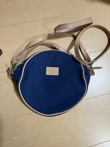 원형 네이비 숄더백