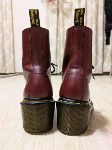 [ 컨디션 최상 ] Dr. Martens 클레멘시 8홀