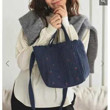 hichan x donoban 콜라보 스캘럽 티 토트 네이비 새상품급