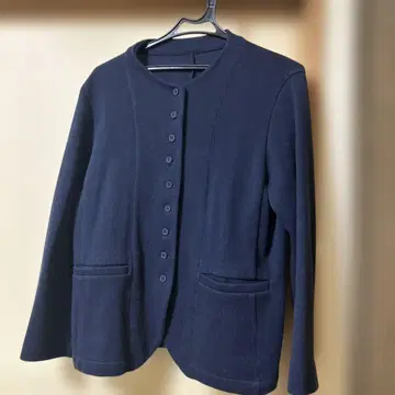 아두이트리스테스 로와지르 네이비 노카라 자켓 앞면 버튼