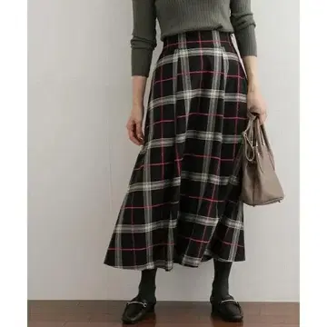 어반 리서치 도어스 타탄 체크 패턴 롱 플레어 스커트 허리밴딩