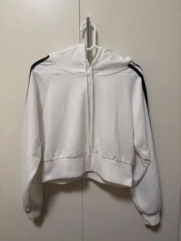 VOLCAN & APHRODITE 후드 부착 크롭 후드티 숏 기장