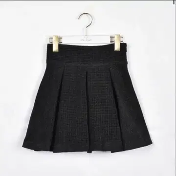 evelyn 볼륨 턱 스커트 블랙