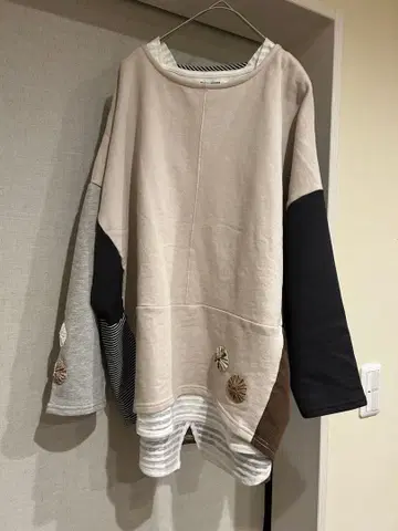 새상품급 일리 iriey 돌먼 맨투맨 배색 절개 요요 퀼트 포함