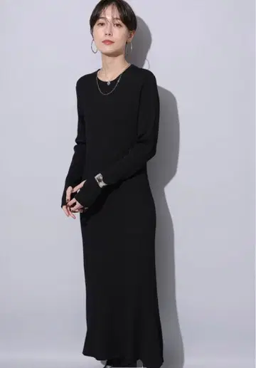 아르페쥬 스토리 라메 니트 롱 원피스 블랙