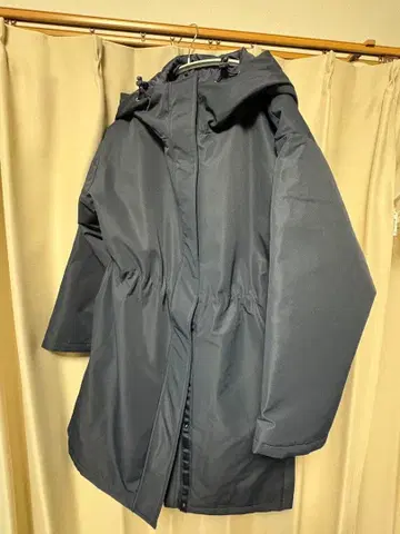 후드 부착 다운 자켓 M 사이즈 다크 블루