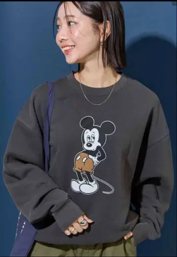 미키마우스 프린트 맨투맨