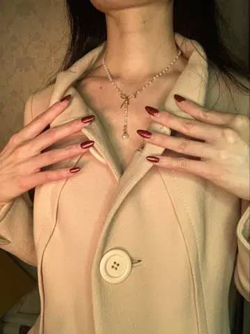 펄에 리본 참이 귀여운 목걸이