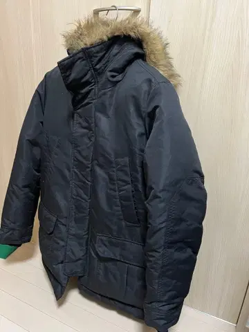 GAP의 다운 자켓입니다. 사이즈 주의.