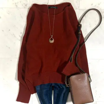 새상품급 맥피 투모로우랜드 울 캐시미어 니트 긴팔 빨간색 앞뒤 트임