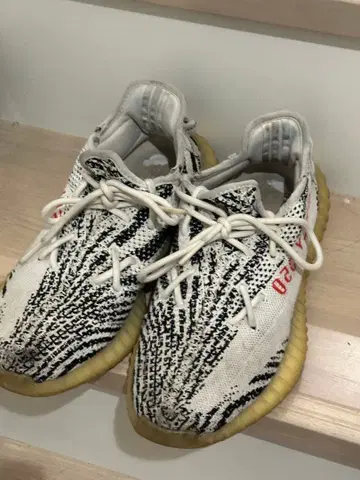 Yeezy 350 V2 화이트/블랙
