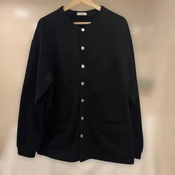 저널 스탠다드 맨투맨 스냅 가디건 블랙