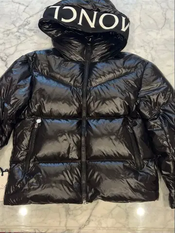 새상품 미사용 광택 블랙 다운 자켓 후드 부착