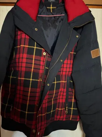 TOMMY 후드 부착 다운 자켓 빨검 체크