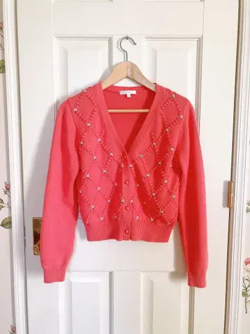 To be by Agnis 코랄 핑크 꽃 자수 V넥 가디건