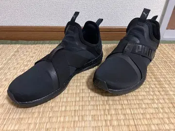 PUMA 블랙 스니커즈