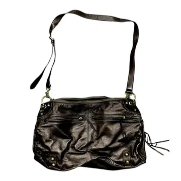 A.I.P 가죽 원숄더백 골드 금장 장식