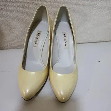 DIANA 크림색 하이힐