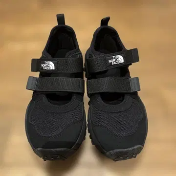 THE NORTH FACE 블랙 스니커즈