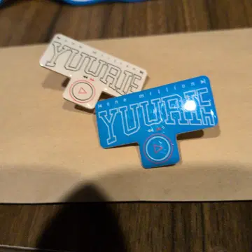 YUUURIE 핀 배지 세트