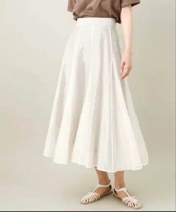 [미사용 새상품] a.v.v 플레어 스커트 샤이니 스커트