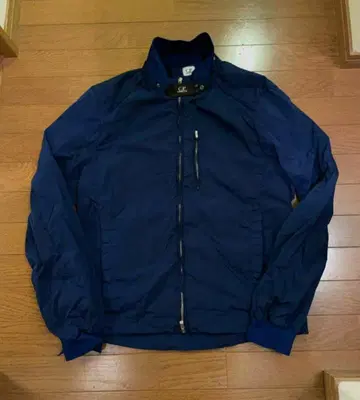 CP 컴퍼니 네이비 점퍼