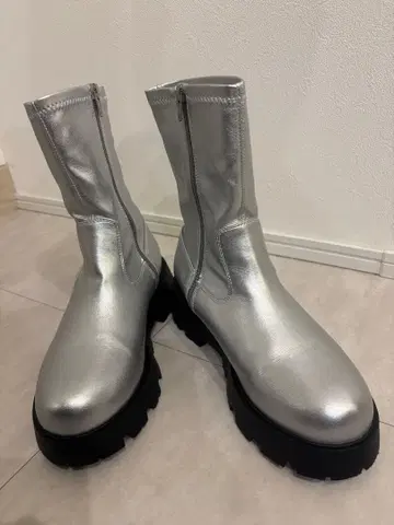 VIVIAN 실버 사이드 지퍼 부츠 L