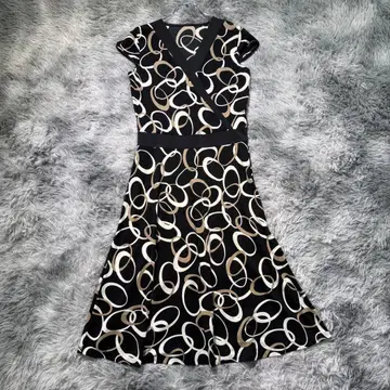 Sadie 원피스 S 블랙 올 패턴 V넥 플레어 미사용 새상품