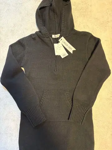 LAGUA GEM 후드 부착 니트 스웨터 원피스