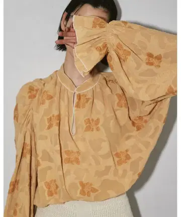 컷 자카드 개더 블라우스