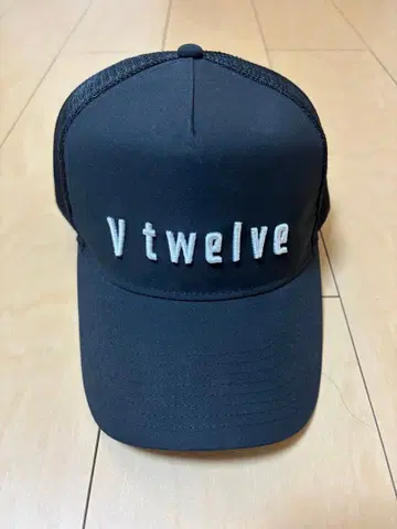 [ 미사용 새상품 ] Vtwelve 블랙 메쉬 캡 V12