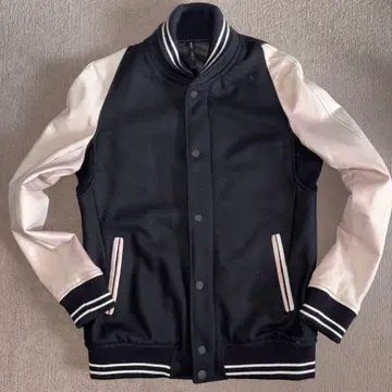 glamb 바시티 자켓 블랙 화이트 사이즈 2 M 사이즈 상당