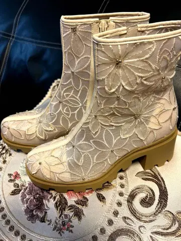 [ 새상품 미사용 ] RAND 꽃무늬 자수 부츠 크림색 LL사이즈