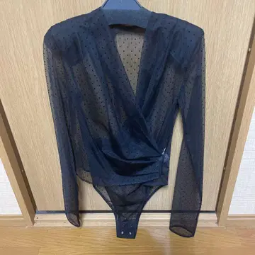 블랙 도트 무늬 바디수트