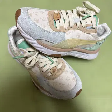 PUMA 동물 패턴 스니커즈 화이트/베이지/민트