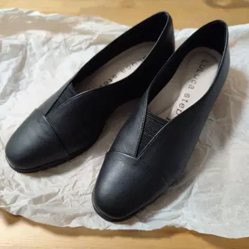 Lulu & step 블랙 가죽 펌프스