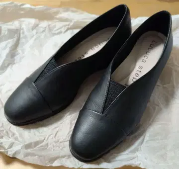 Lulu & step 블랙 가죽 펌프스