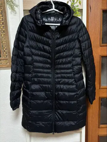 새상품급 울트라 라이트 다운 후드 부착 롱 코트 S 블랙 더블 지퍼