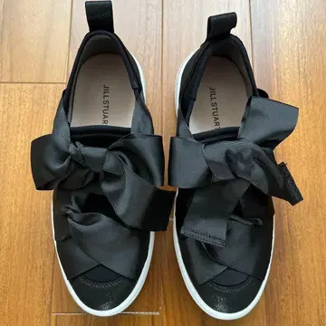 새상품급 현행 모델 JILL STUART 블랙 리본 스니커즈 반짝이 23