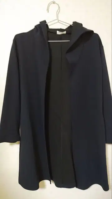 후드 부착 다크 네이비 롱 코트