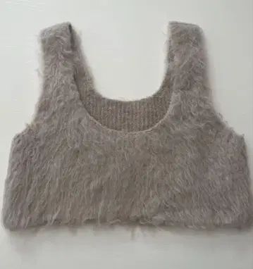 FRAMeWORK 퍼 느낌 그레이 슬리브리스 니트 베스트