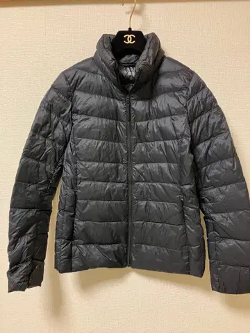 UNIQLO 블랙 계열 라이트 다운 자켓 M 사이즈